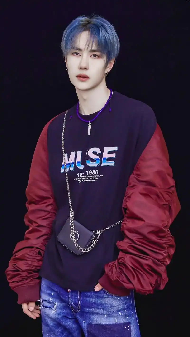 蓝发的啵啵  真的绝了#王一博 #怎么这么好看 #这谁顶得住 - 抖音