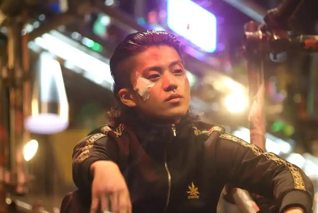 小栗旬 #热血高校#不良少年 抽烟有害健康,但是不羁反规则 - 抖音