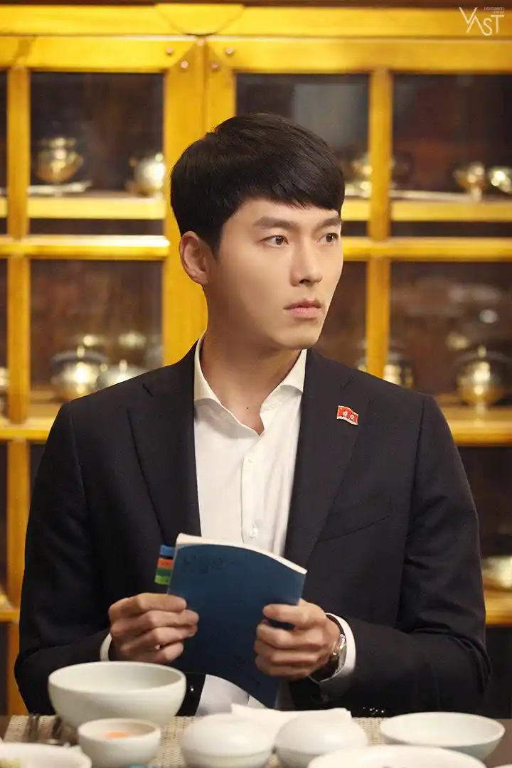 《爱的迫降》玄彬高清剧照大曝光 "颜值天才"跨越边界线与心上人重逢