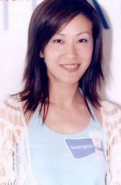 她是学霸女神, 当红时退圈, 婚后遭遇破产重新复出, 如今苍老很多