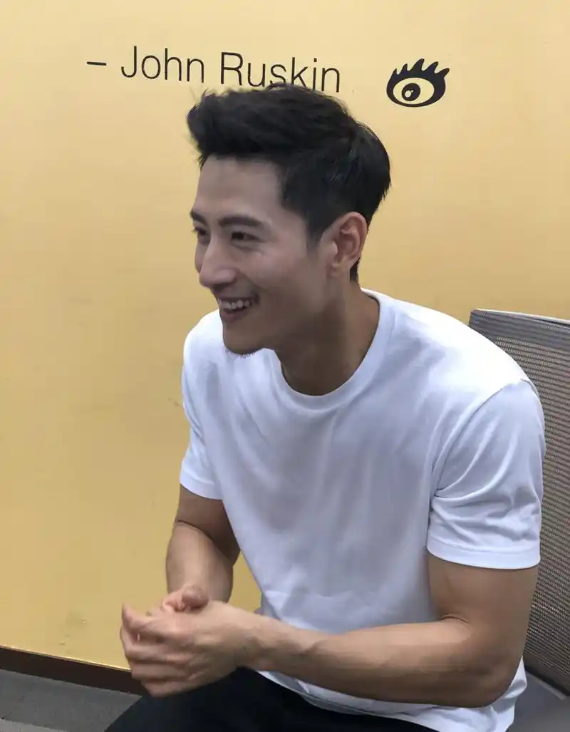 电视剧《筑梦情缘》正在热播,张峻宁在剧中饰演才华横