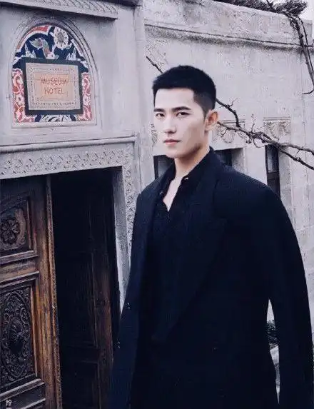 男明星寸头造型肖战陈伟霆很野最后一位却像是犯了罪