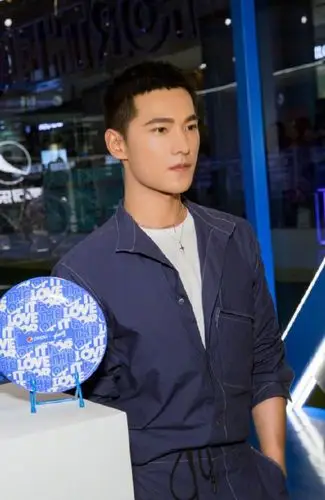 自从杨洋剃了寸头,发际线就开始往后移了,你觉得还帅气吗?