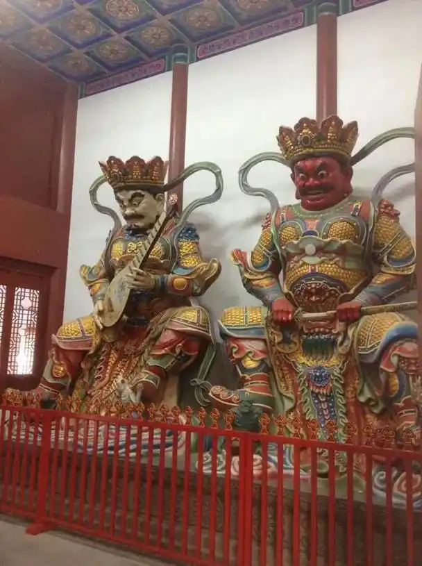 佛的三身,即法身,受用报身和幻化身.大小乘通用名称 - 抖音