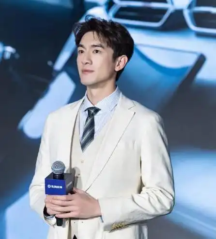 林更新被赵丽颖夸宝藏男孩表情管理失控评论区笑不活了