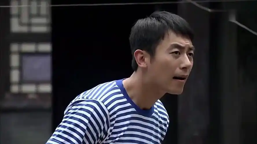 正阳门下:春明这是做了什么事,看到苏萌的车子就躲着!