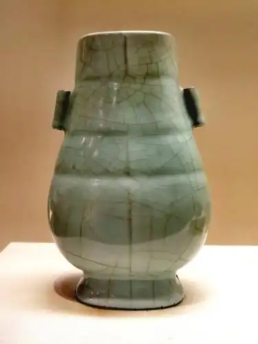 登峰造极的制作工艺与审美蕴含——南宋官窑青瓷贯耳瓶_瓷器