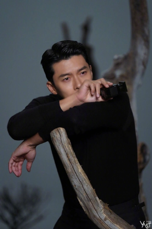 39岁玄彬近况曝光!现身拍摄杂志,状态堪称行走的荷尔蒙_腾讯新闻