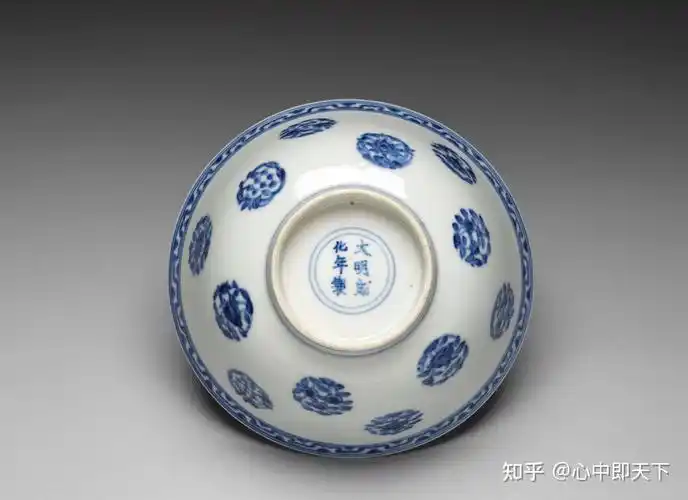 明成化景德镇官窑青花四季团花果纹碗