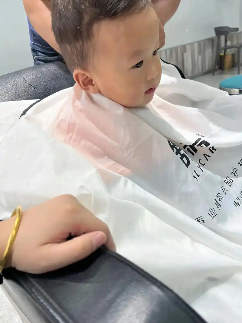 记录汤一辛第一次自己剪头发