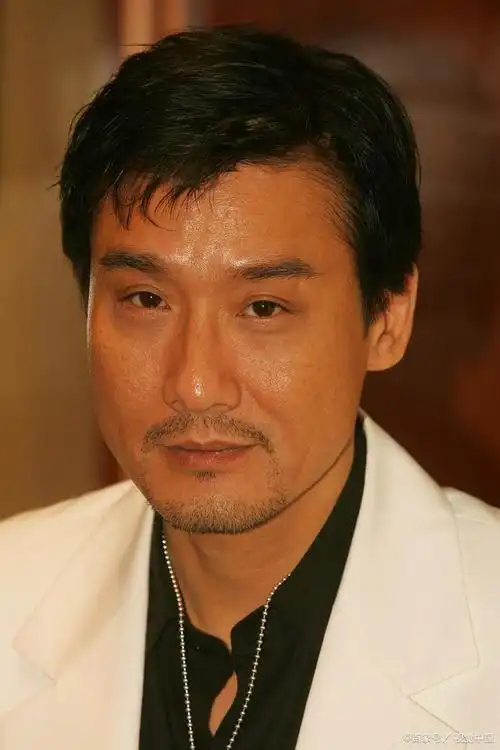 65岁梁家辉说自己保持活力全靠吃虫,各种虫子营养丰富,你敢吃吗