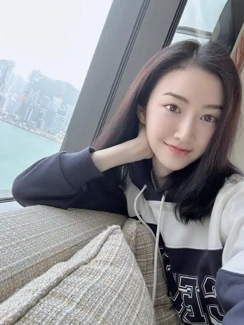 景甜说周四快乐##景甜晒居家怼脸自拍