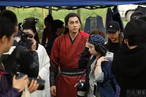 《诛仙》探班 李易峰杨紫舒畅古装亮相(图)