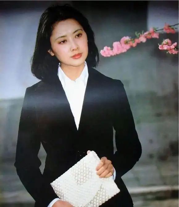 朱琳年轻时旧照,网友感叹,惊艳了时光!