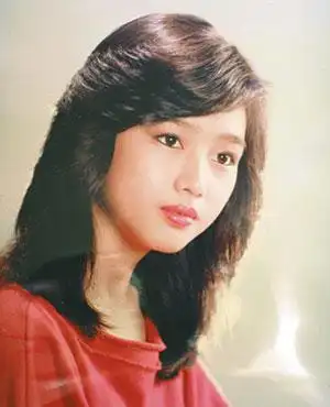 朱丽倩个人资料:刘德华老婆_朱丽倩女儿及儿子照片_身高近照