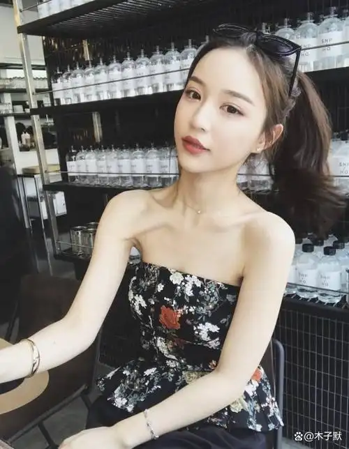 王思聪前女友雪梨,直播带货拉踩被判赔20万,一手好牌打稀烂!