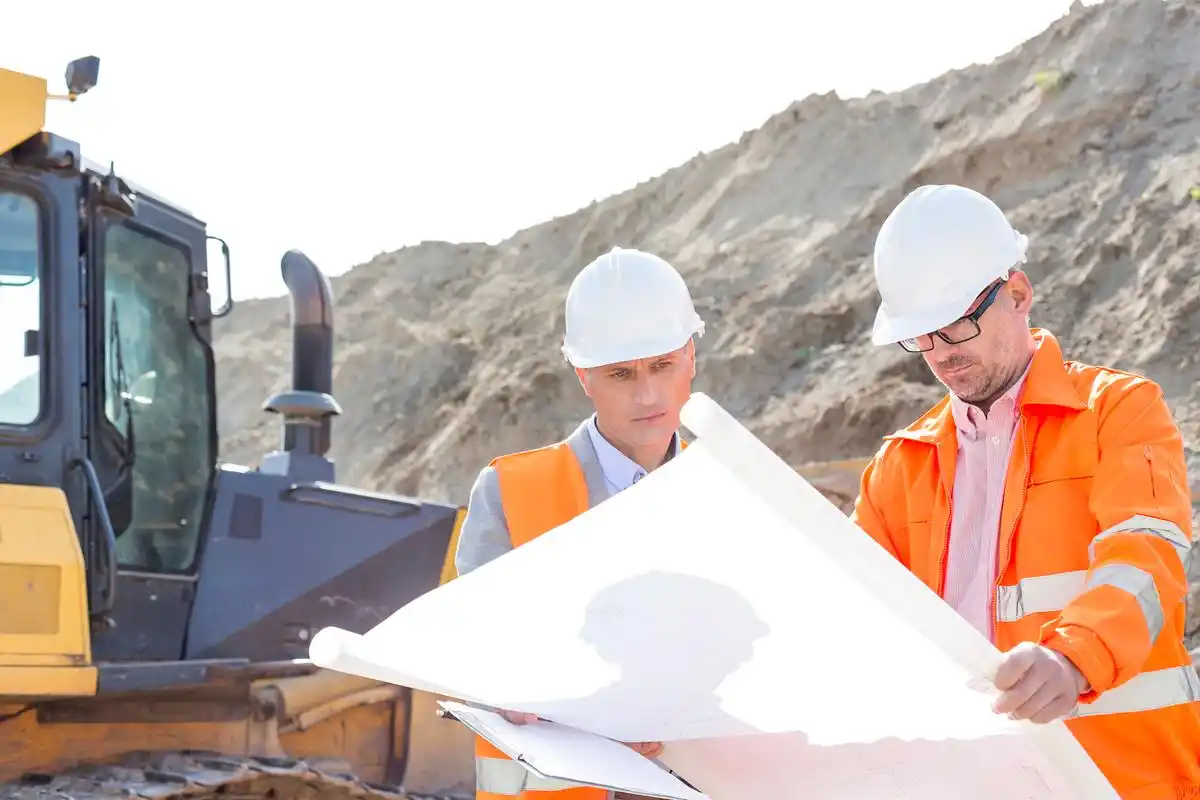 施工流水步距是指在施工过程中,每个工人在同一时间内所完成的工作量