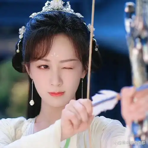 2021年11月15日,杨紫在社交平台发布自己离开的消息.