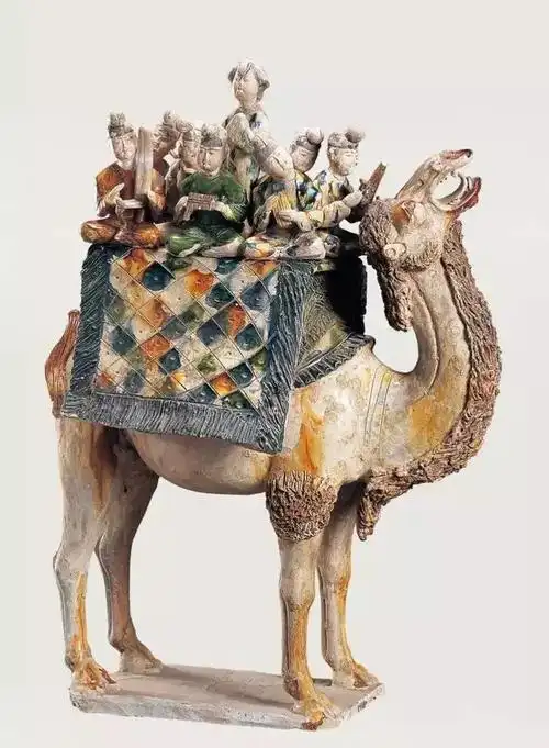唐三彩骆驼载乐俑