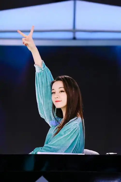 事实证明31岁的定毯神针迪丽热巴终于上道了