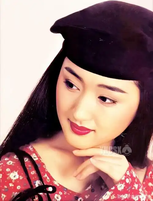 杨钰莹当年究竟有多美?兵哥哥合影时不敢靠近,只因她太美太仙