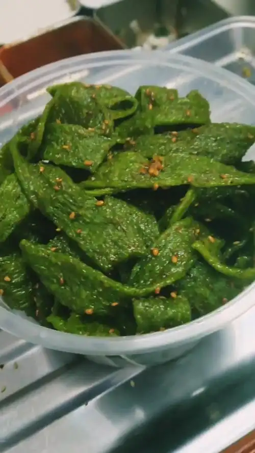 刚出锅手工菠菜辣条 ,给各位小主打包好发货