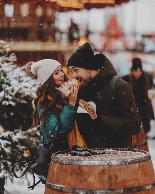 感情根本不需要任何诺言,协议与条件,它只需要两个人,一个能够信任,与