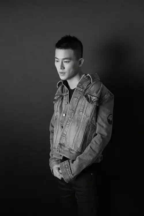 欧豪酷帅有型黑白写真图片