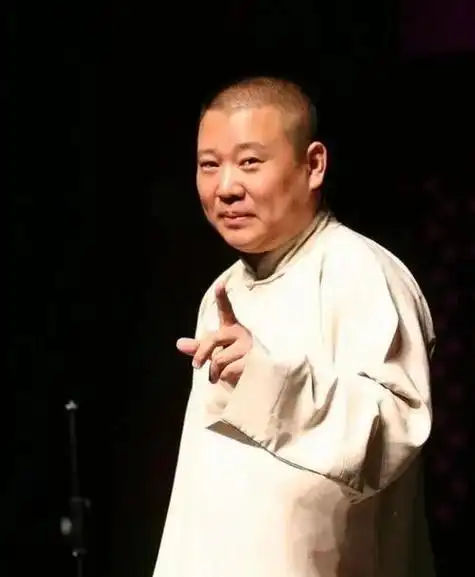 郭德纲破格录取17岁盲女,如今盲女在德云社,谁还敢骂他是作秀