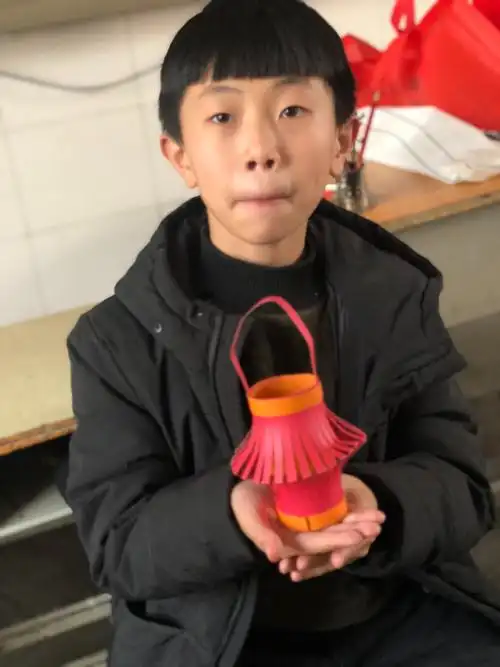 翟坡镇第一中心小学四年级手工课——灯笼