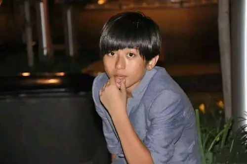 【组图】蔡徐坤小时候照片曝光,昔日少年,今时球星.