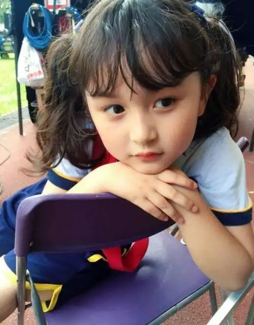 两岁出道收入百万,因太漂亮被禁止整容,现今的刘楚恬咋样了?