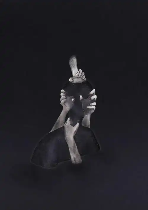 他将孤独形象化了独特的绘画风格让人感到绝望和压抑