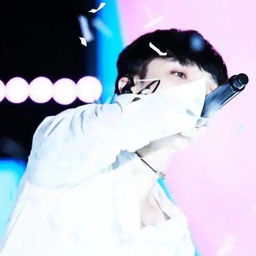 张艺兴头像/自制/侵删/二传注明堆糖审诸