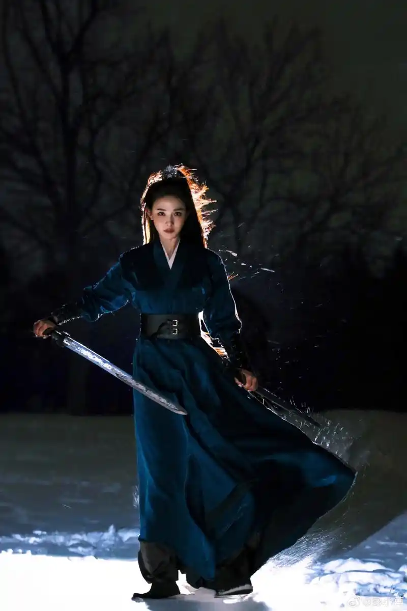 彭小苒真的又美又飒,一袭黑衣配上高马尾,真的太有侠女风范了[鼓掌]