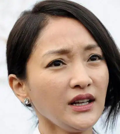 【图】周迅素颜满脸爆痘是真的吗 女星素颜照见光死