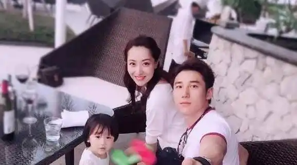 毕竟女明星嫁入豪门是比较常见的,深挖资料之后发现,丁一出生于河南省