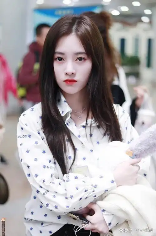 有一次在被杨迪问及年龄时,鞠婧祎的回答让众人都震惊了.