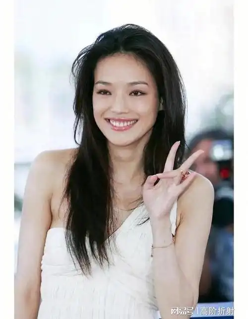 体重与家庭情况,再到她的净资产的积累,舒淇的成功之路充满着传奇色彩