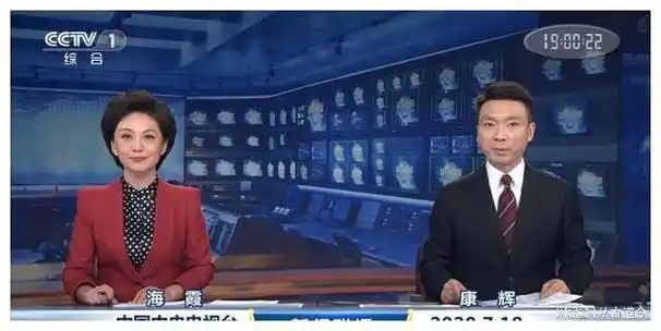 新闻联播主持人为何不低头念稿他们已全数背诵显得更加专业