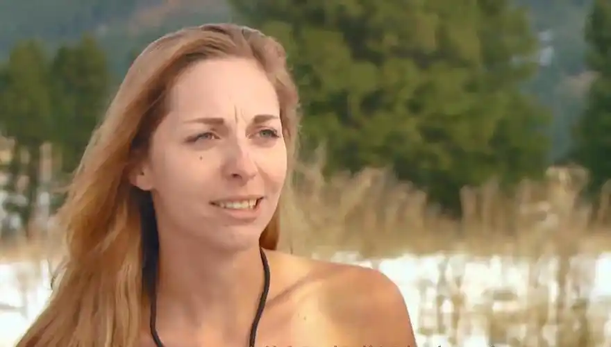 原始生活21天:一男两女不穿衣服挑战冰天雪地,他们能成功吗?