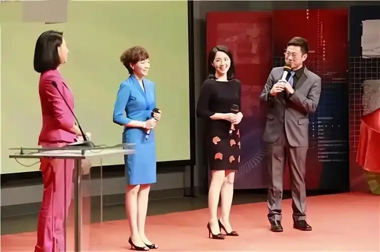 回顾气象小姐杨丹在央视工作28年零失误40岁高龄产子幸福至今