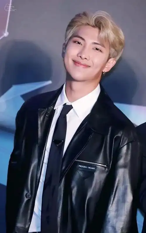 金南俊手机壁纸大分享够你换一整年了