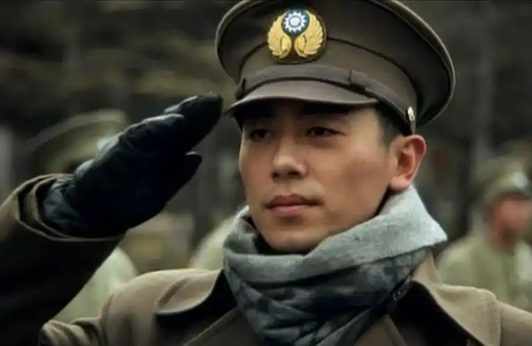 之后2011年获第14届上海电影节亚洲新人奖,2012年凭借《远去的飞鹰》