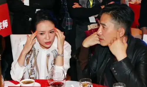 章子怡和梁朝伟同桌热聊,对敬酒的明星好友来之不拒,全部酒到杯干