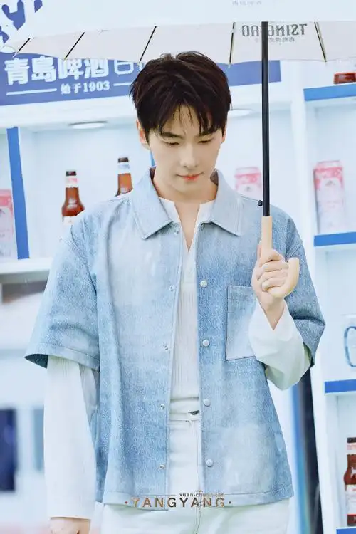 杨洋夏日胶片质感大片