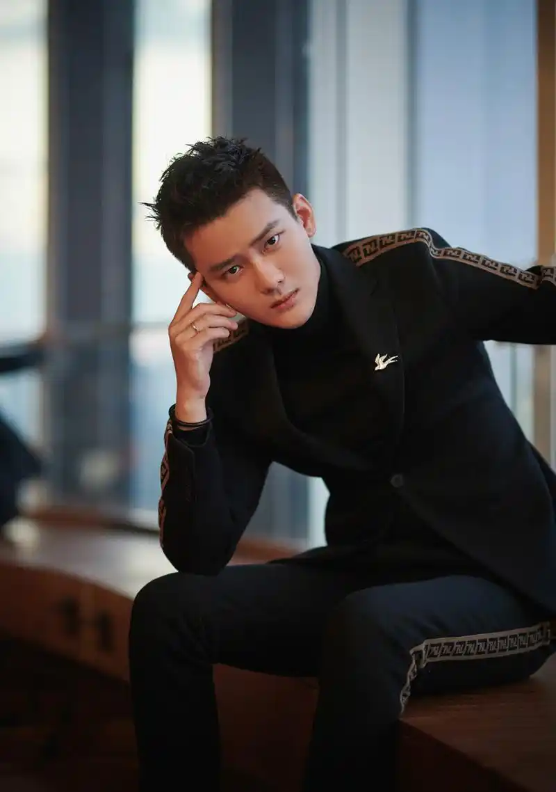 熊梓淇亮相2018风尚大赏获年度最具号召力偶像实至名归