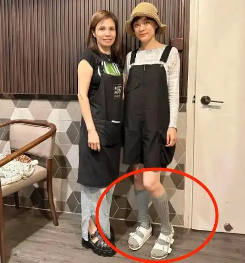 13日晚上,香港一家餐厅老板娘晒出了自己与明星孙俪的合照,并发文称,"