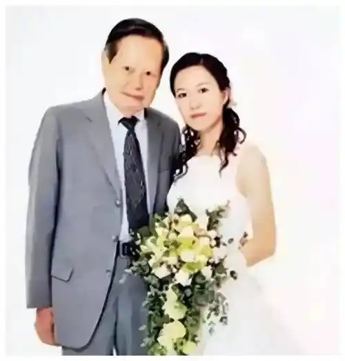杨振宁妻子翁帆:我比老公小54岁,但我们是真心相爱