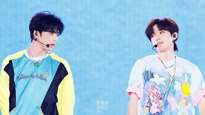 宋亚轩刘耀文牵手